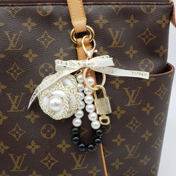Authentic Louis Vuitton Lock & Key with unbranded Bagcharm, Keycharm, Keychain - Picture 1 of 7